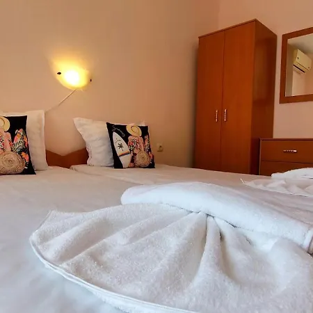 Holiday-orchid Menada アパート *