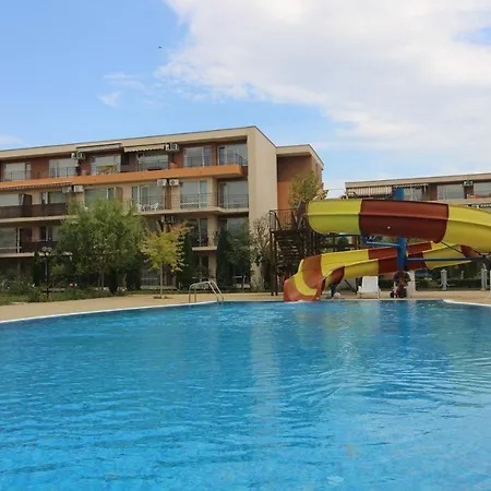 Holiday-orchid Menada Apartment